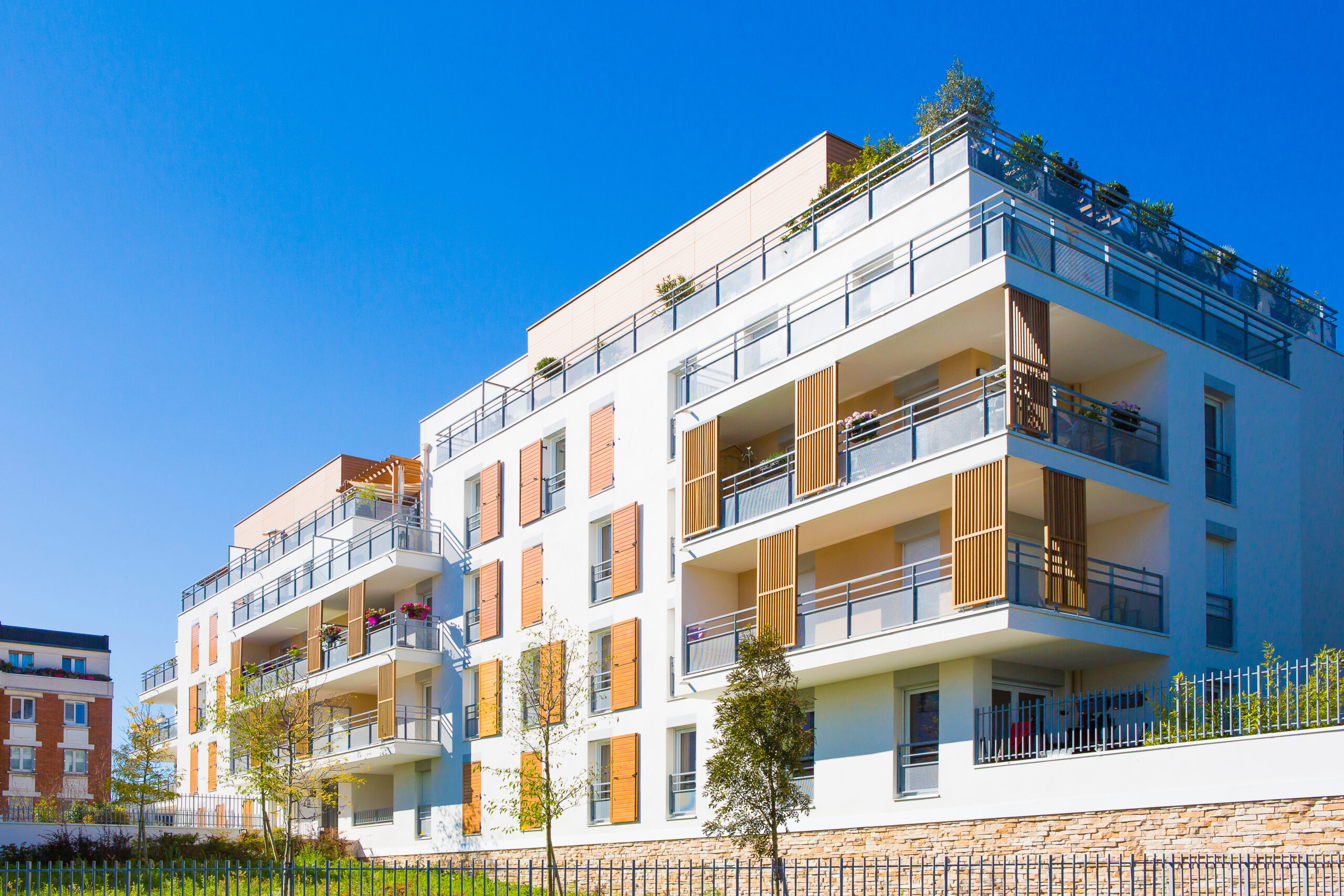 Immeuble collectif pouvant faire l'objet d'un projet de surélévation pour créer de nouveaux logements.